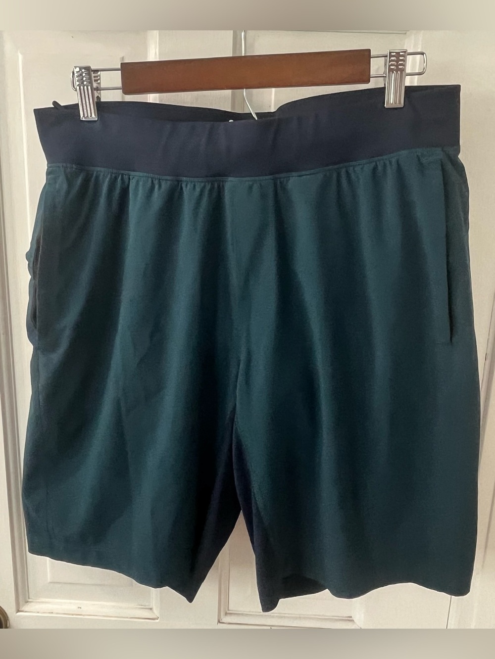 Lululemon Men's T.H.E. Linerless Shorts. Deep Teal/Navy. Size Large